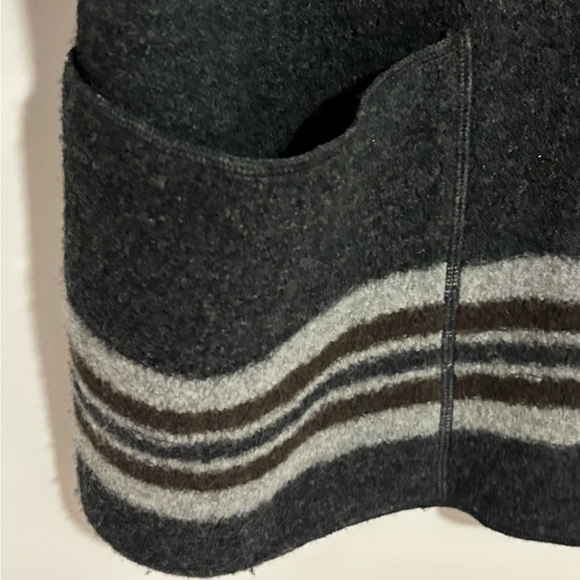 Gorgeous wool Lands' End Charcoal Button-Up Coat - Picture 3 of 4